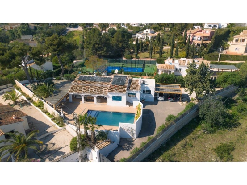 4 sypialnia Willa na sprzedaż w Javea / Xabia z basenem - 1 150 000 € (Ref: 9670520)