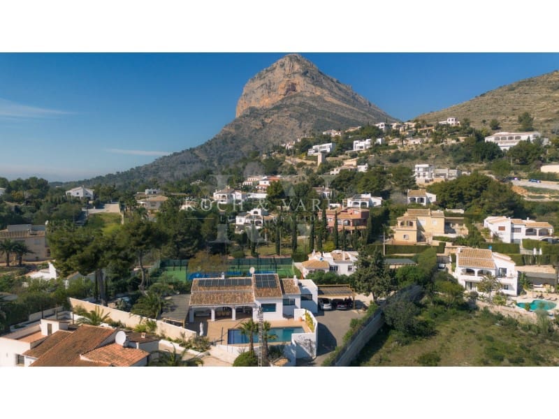 4 sypialnia Willa na sprzedaż w Javea / Xabia z basenem - 1 150 000 € (Ref: 9670520)