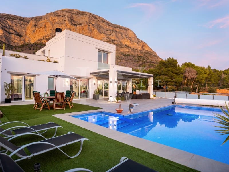 5 sovrum Villa till salu i Javea / Xabia med pool garage - 1 780 000 € (Ref: 9778015)