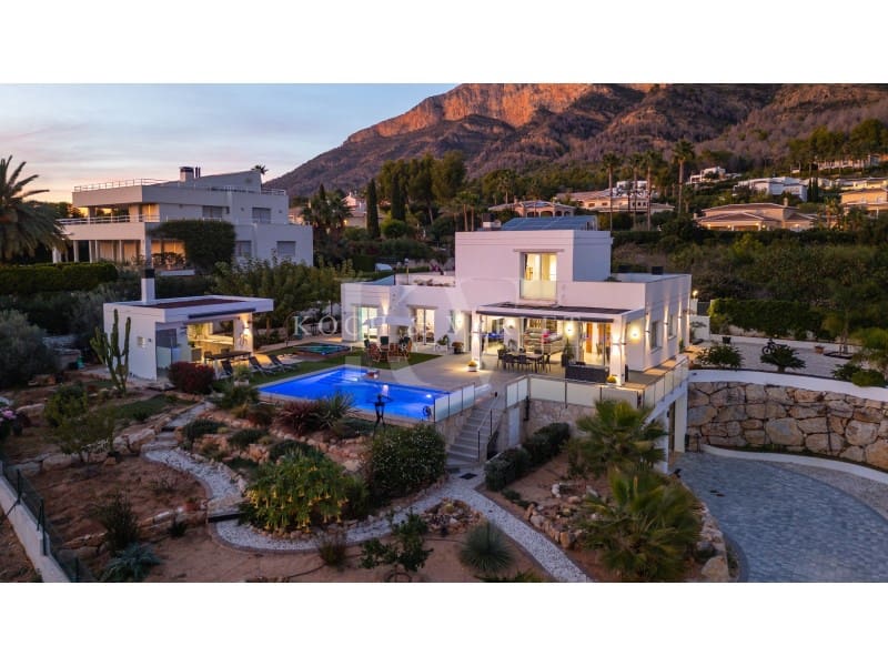 5 sovrum Villa till salu i Javea / Xabia med pool garage - 1 780 000 € (Ref: 9778015)