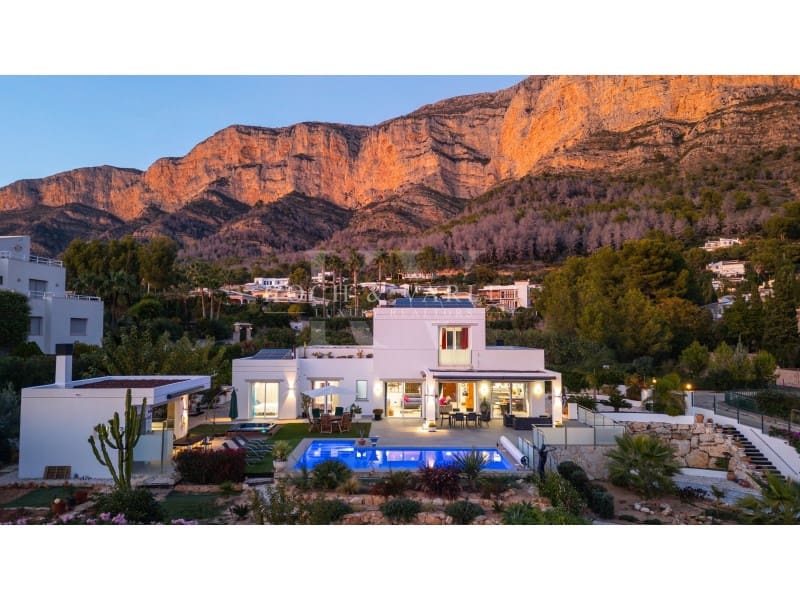 5 sovrum Villa till salu i Javea / Xabia med pool garage - 1 780 000 € (Ref: 9778015)