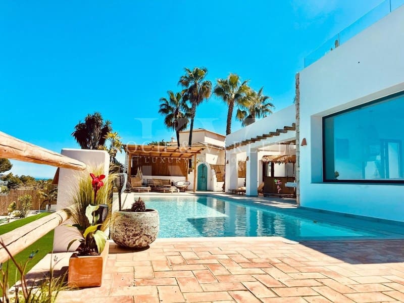 4 bedroom Villa for sale in Javea / Xabia with pool - € 1,950,000 (Ref: 9804229)