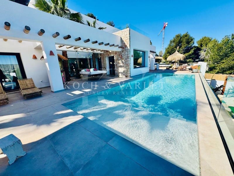 4 bedroom Villa for sale in Javea / Xabia with pool - € 1,950,000 (Ref: 9804229)