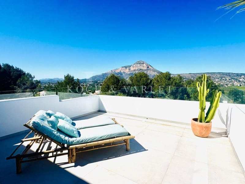 4 bedroom Villa for sale in Javea / Xabia with pool - € 1,950,000 (Ref: 9804229)