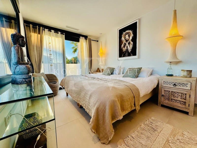 4 bedroom Villa for sale in Javea / Xabia with pool - € 1,950,000 (Ref: 9804229)