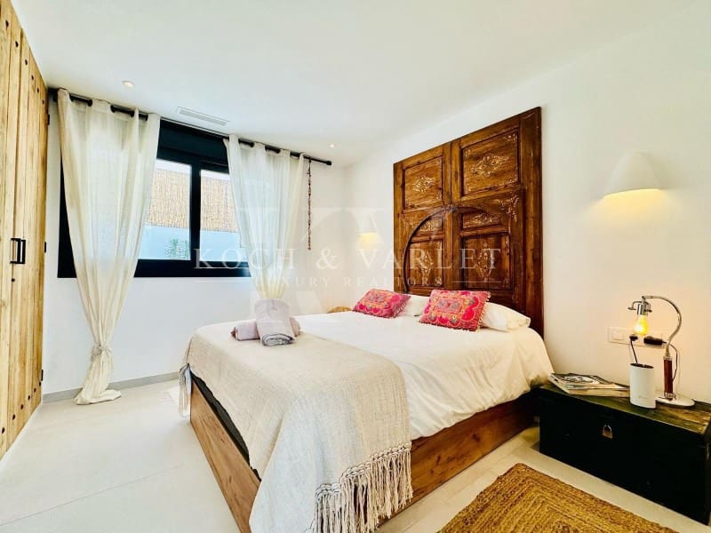 4 bedroom Villa for sale in Javea / Xabia with pool - € 1,950,000 (Ref: 9804229)