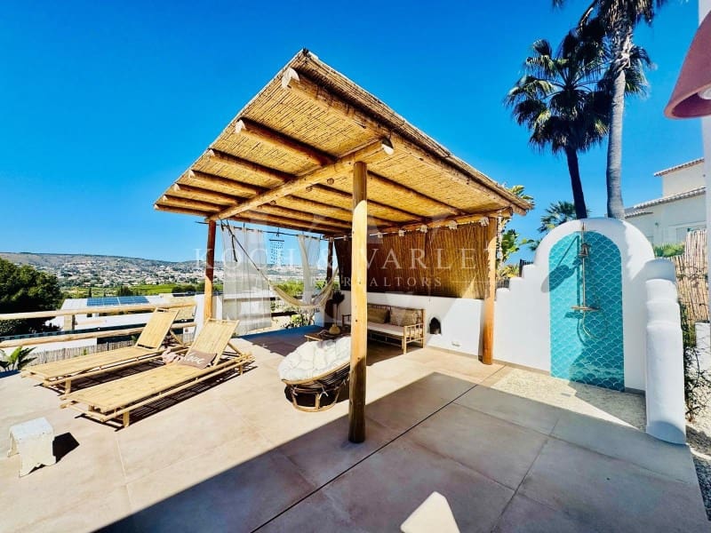 4 bedroom Villa for sale in Javea / Xabia with pool - € 1,950,000 (Ref: 9804229)