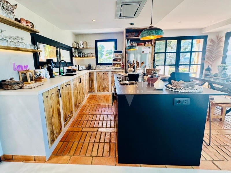 4 bedroom Villa for sale in Javea / Xabia with pool - € 1,950,000 (Ref: 9804229)