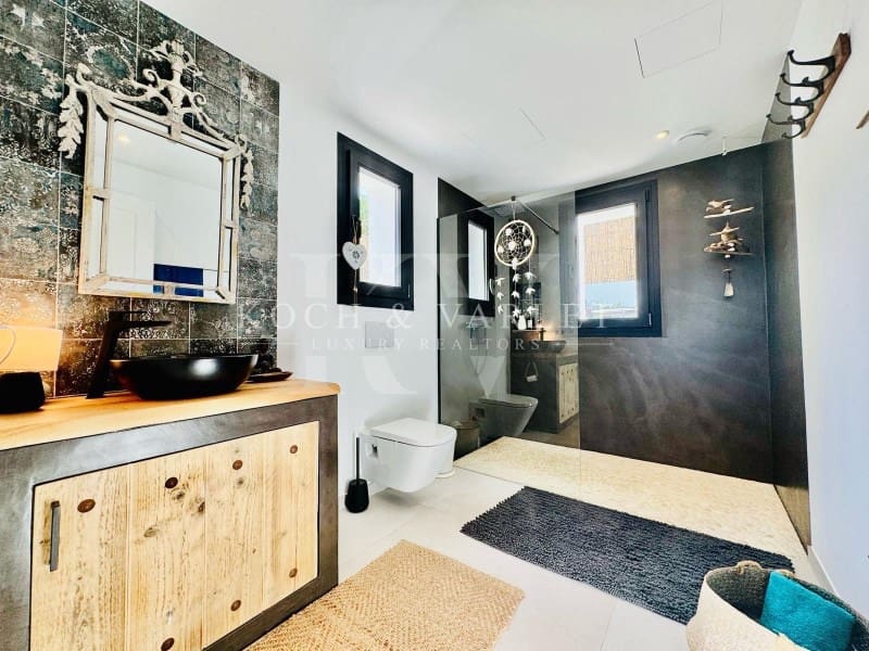 4 bedroom Villa for sale in Javea / Xabia with pool - € 1,950,000 (Ref: 9804229)