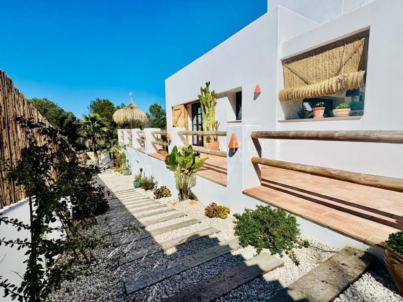4 bedroom Villa for sale in Javea / Xabia with pool - € 1,950,000 (Ref: 9804229)