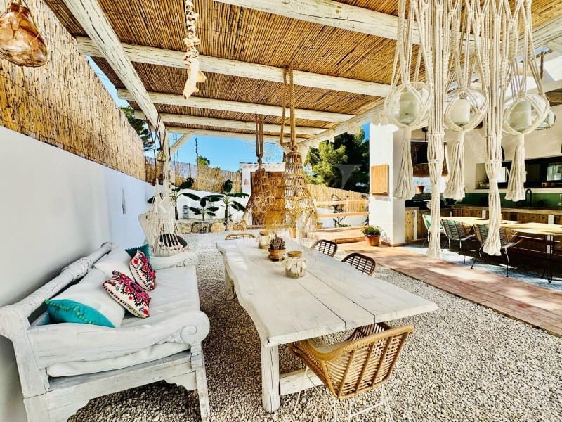 4 bedroom Villa for sale in Javea / Xabia with pool - € 1,950,000 (Ref: 9804229)