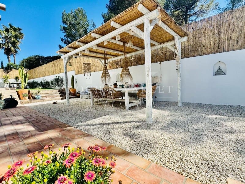 4 bedroom Villa for sale in Javea / Xabia with pool - € 1,950,000 (Ref: 9804229)