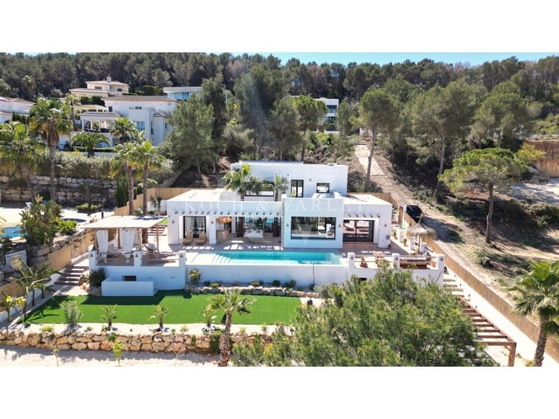 4 bedroom Villa for sale in Javea / Xabia with pool - € 1,995,000 (Ref: 9804229)