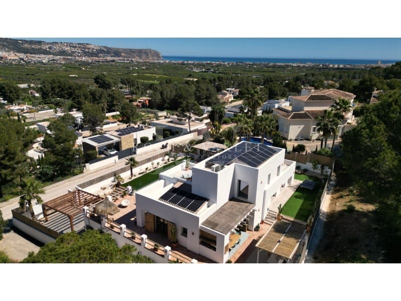 4 bedroom Villa for sale in Javea / Xabia with pool - € 1,995,000 (Ref: 9804229)