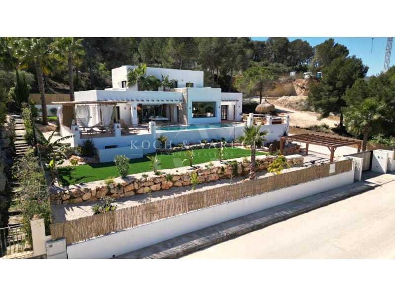 4 bedroom Villa for sale in Javea / Xabia with pool - € 1,995,000 (Ref: 9804229)
