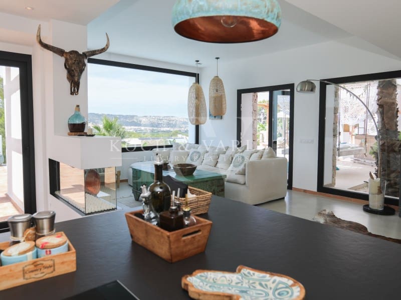 4 bedroom Villa for sale in Javea / Xabia with pool - € 1,995,000 (Ref: 9804229)