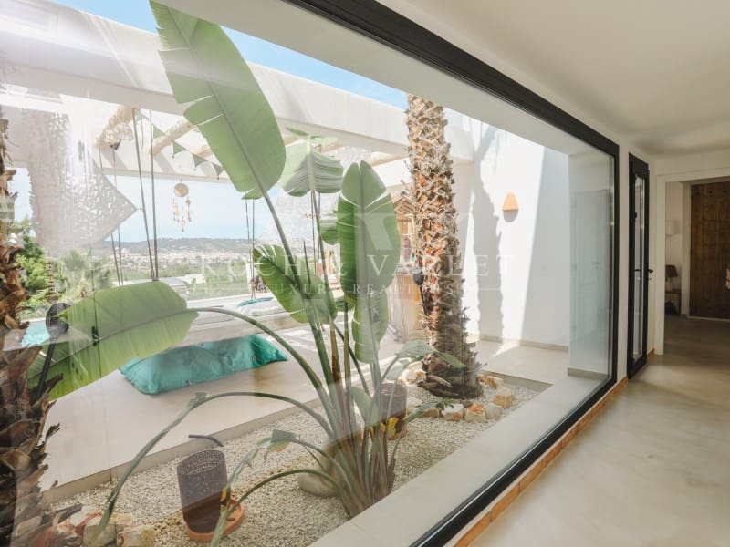 4 bedroom Villa for sale in Javea / Xabia with pool - € 1,995,000 (Ref: 9804229)