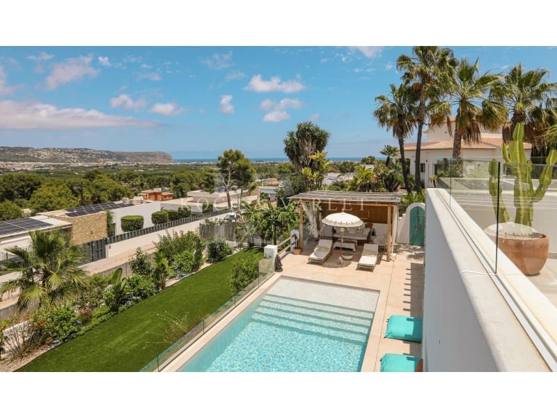 4 bedroom Villa for sale in Javea / Xabia with pool - € 1,995,000 (Ref: 9804229)