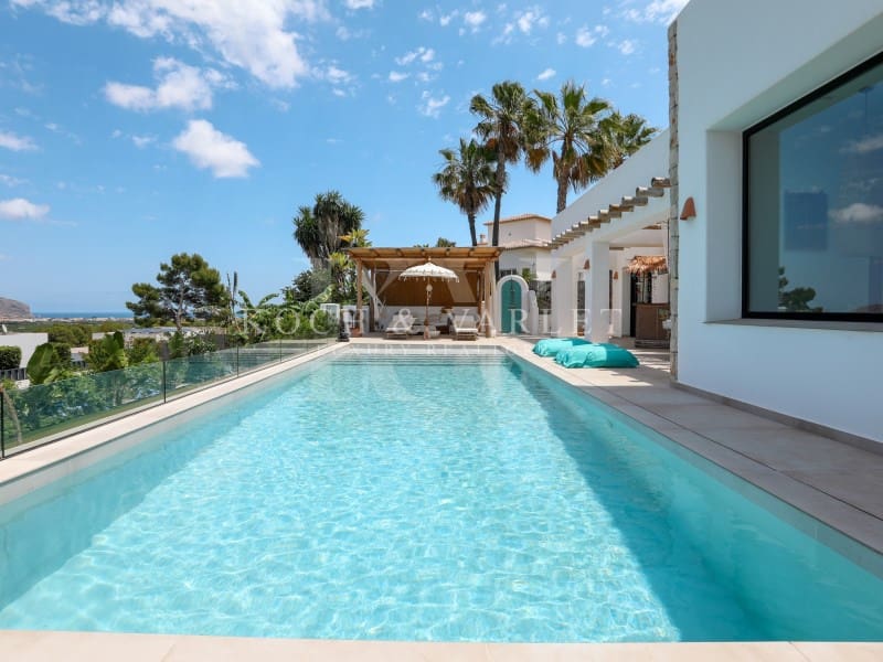 4 bedroom Villa for sale in Javea / Xabia with pool - € 1,995,000 (Ref: 9804229)
