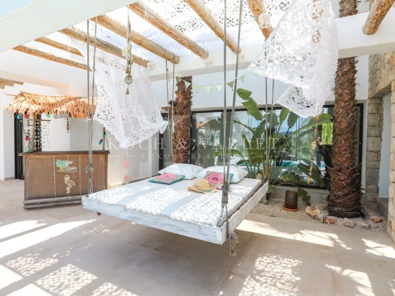 4 bedroom Villa for sale in Javea / Xabia with pool - € 1,995,000 (Ref: 9804229)