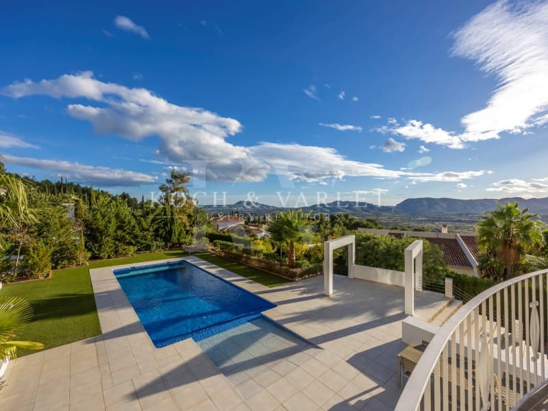 5 bedroom Villa for sale in Javea / Xabia with pool garage - € 1,795,000 (Ref: 9804230)