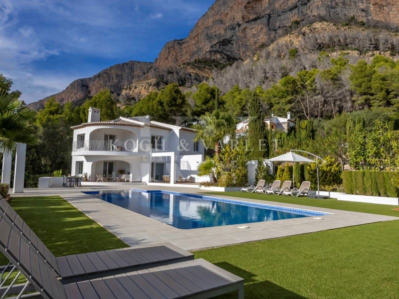 5 bedroom Villa for sale in Javea / Xabia with pool garage - € 1,795,000 (Ref: 9804230)
