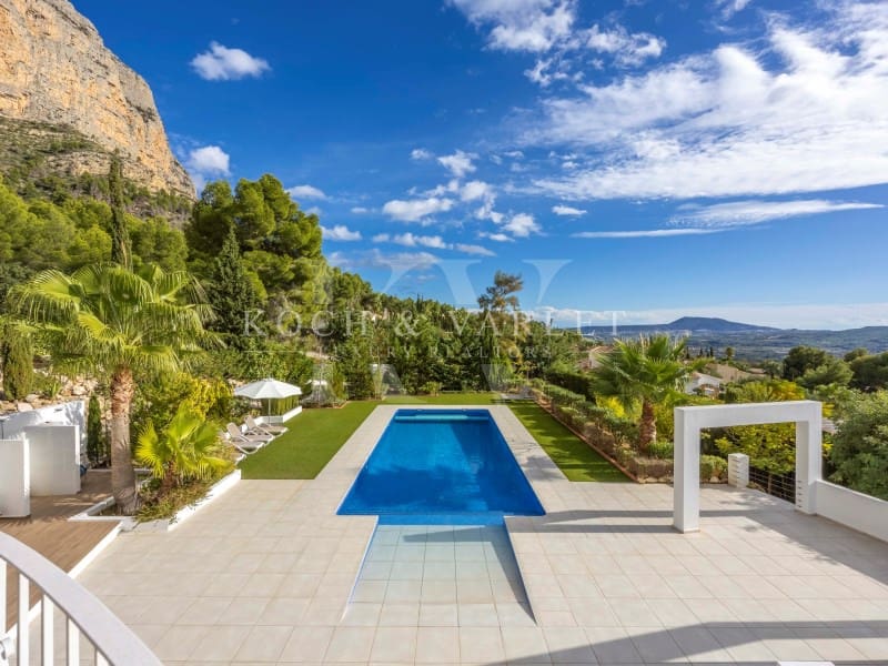 5 bedroom Villa for sale in Javea / Xabia with pool garage - € 1,795,000 (Ref: 9804230)
