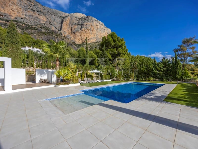 5 bedroom Villa for sale in Javea / Xabia with pool garage - € 1,795,000 (Ref: 9804230)