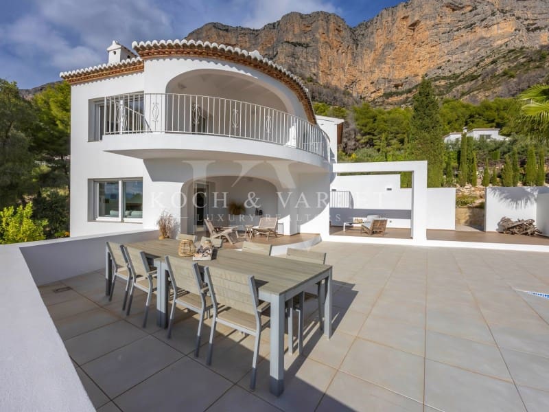 5 bedroom Villa for sale in Javea / Xabia with pool garage - € 1,795,000 (Ref: 9804230)