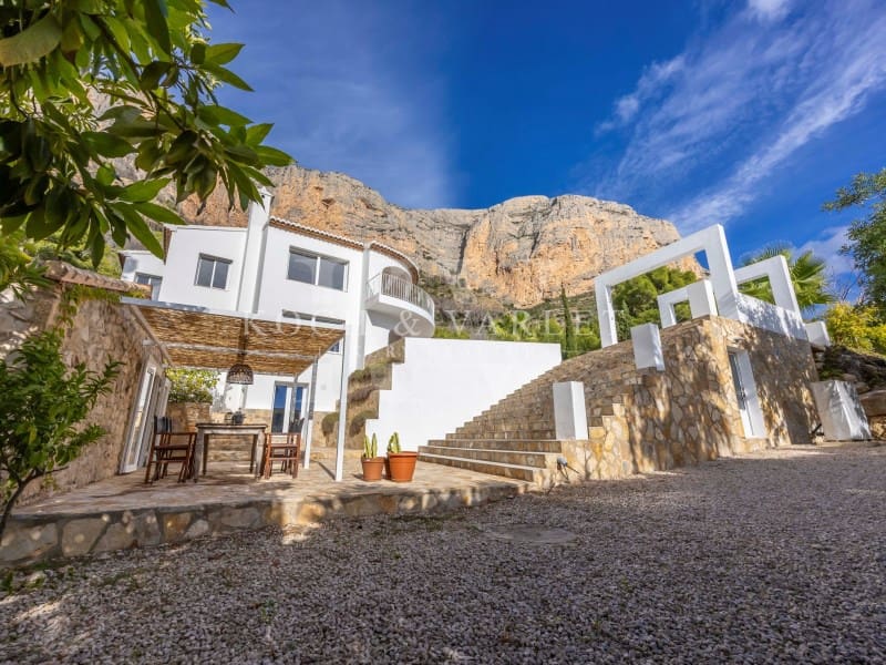 5 bedroom Villa for sale in Javea / Xabia with pool garage - € 1,795,000 (Ref: 9804230)