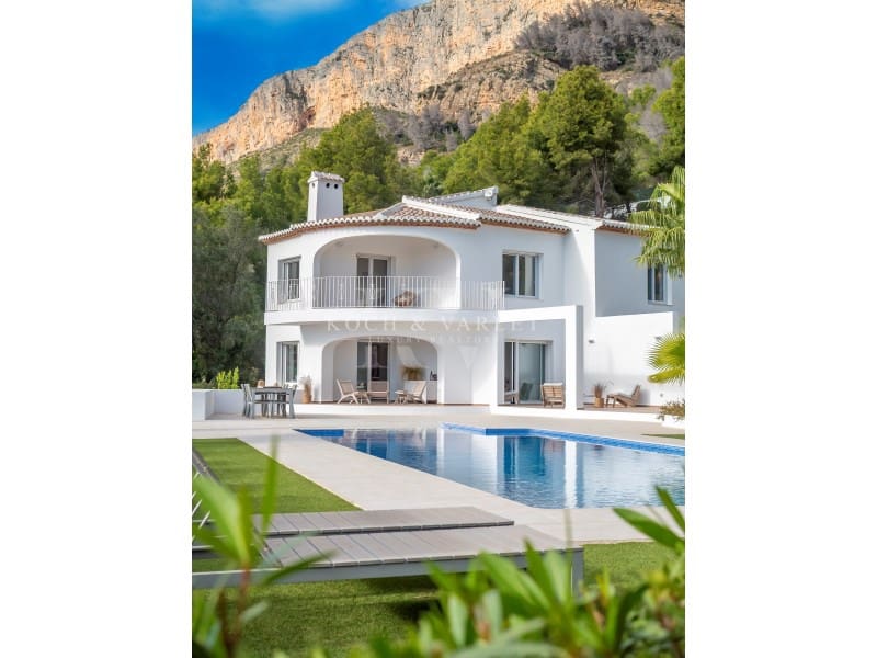 5 bedroom Villa for sale in Javea / Xabia with pool garage - € 1,795,000 (Ref: 9804230)