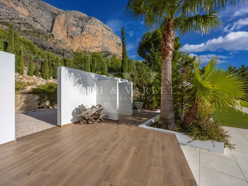 5 bedroom Villa for sale in Javea / Xabia with pool garage - € 1,795,000 (Ref: 9804230)