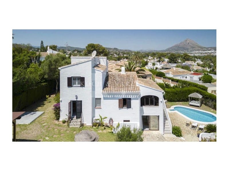 4 Zimmer Villa zu verkaufen in Javea / Xabia mit Pool - 795.000 € (Ref: 9806404)