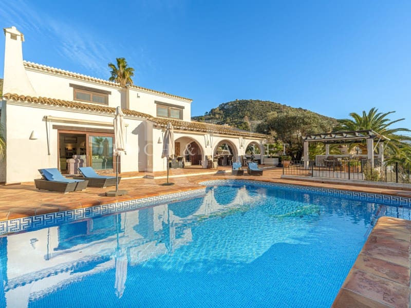 5 soveværelse Villa til salg i Moraira med swimmingpool - € 3.995.000 (Ref: 9945440)