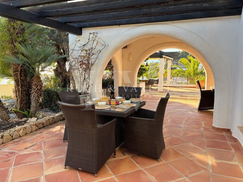 5 soveværelse Villa til salg i Moraira med swimmingpool - € 3.995.000 (Ref: 9945440)