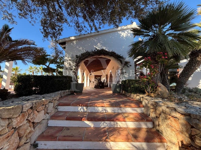 5 soveværelse Villa til salg i Moraira med swimmingpool - € 3.995.000 (Ref: 9945440)