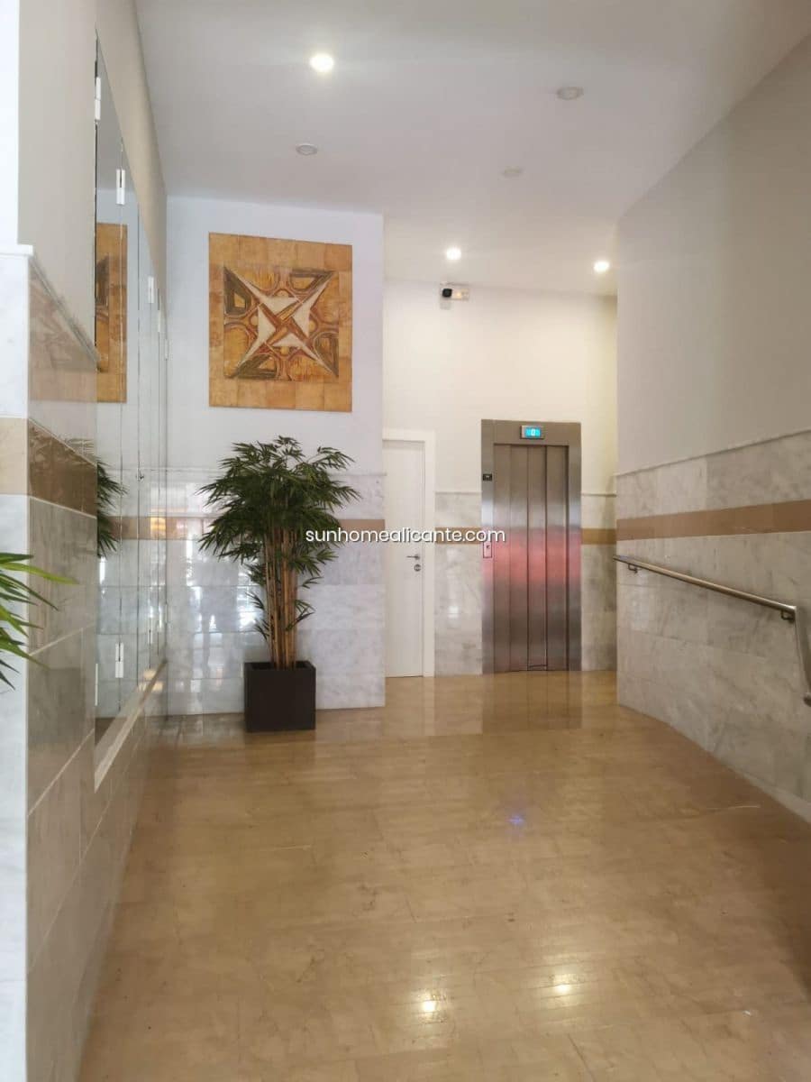 4 bedroom Apartment for rent in Alicante / Alacant city - € 350 (Ref: 8710687)