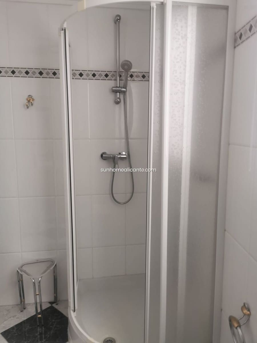 4 bedroom Apartment for rent in Alicante / Alacant city - € 350 (Ref: 8710687)