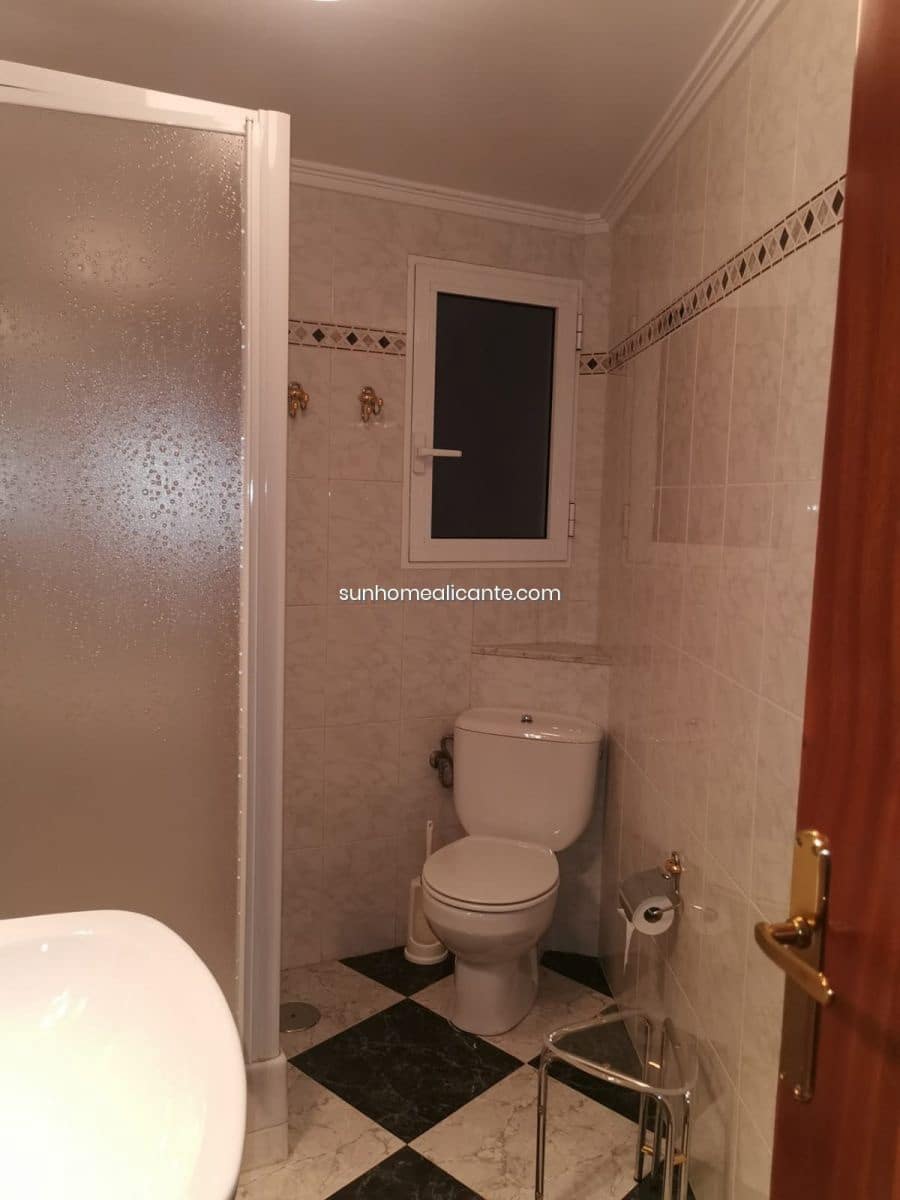 4 bedroom Apartment for rent in Alicante / Alacant city - € 350 (Ref: 8710687)