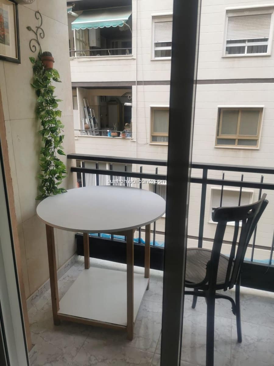 4 bedroom Apartment for rent in Alicante / Alacant city - € 350 (Ref: 8710687)