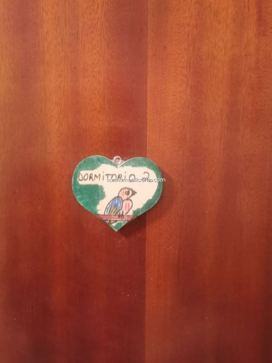 4 bedroom Apartment for rent in Alicante / Alacant city - € 350 (Ref: 8710687)