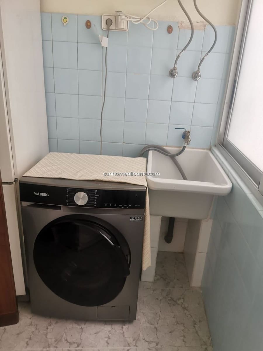 4 bedroom Apartment for rent in Alicante / Alacant city - € 350 (Ref: 8710687)