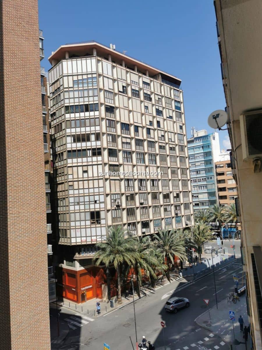 4 bedroom Apartment for rent in Alicante / Alacant city - € 350 (Ref: 8710687)