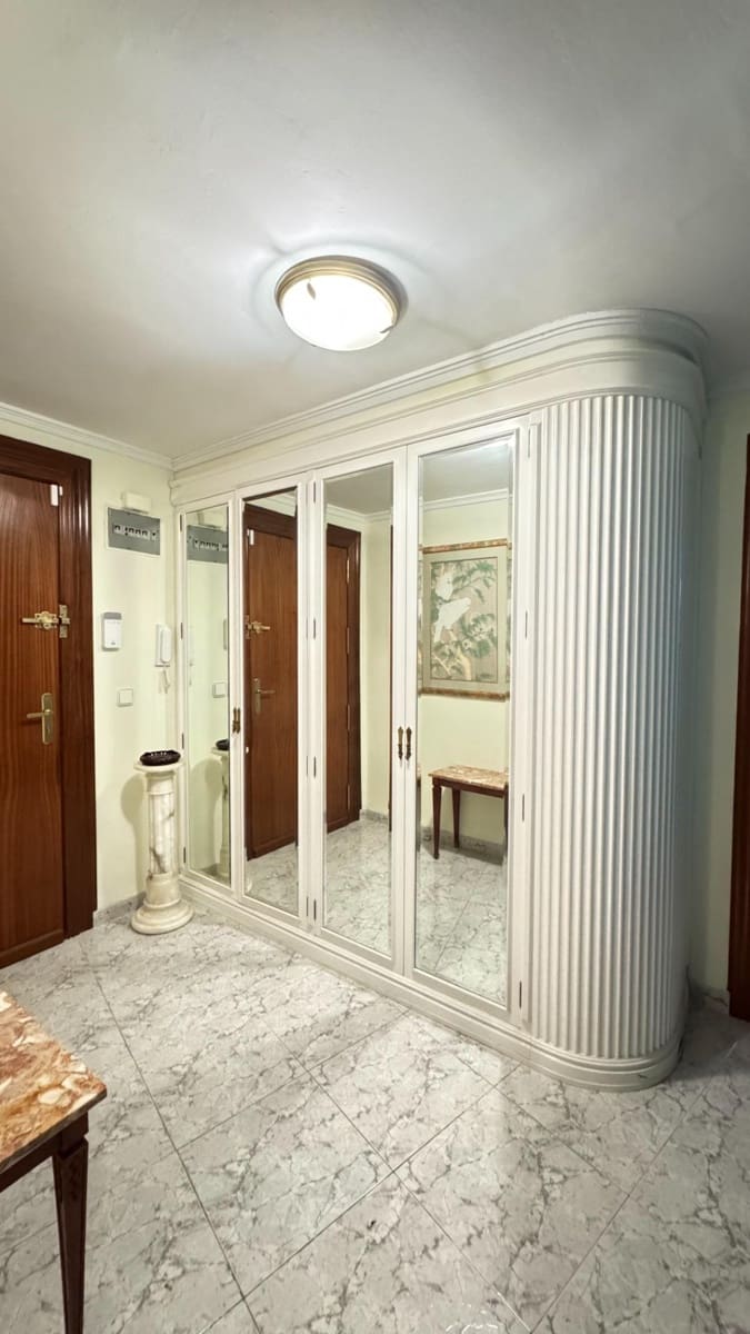 4 makuuhuone Huoneisto vuokrattavana paikassa Alicante kaupunki - 350 € (Ref: 8710687)