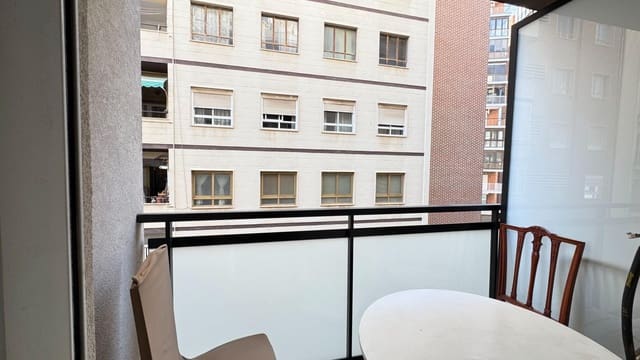 4 makuuhuone Huoneisto vuokrattavana paikassa Alicante kaupunki - 350 € (Ref: 8710687)