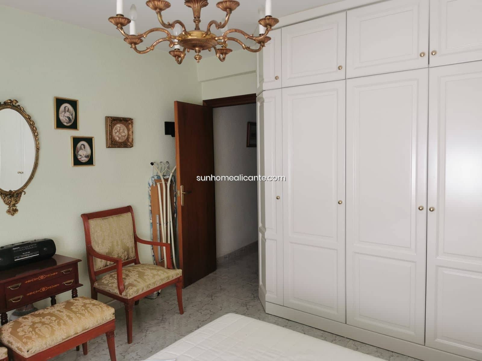 4 makuuhuone Huoneisto vuokrattavana paikassa Alicante kaupunki - 350 € (Ref: 8710687)