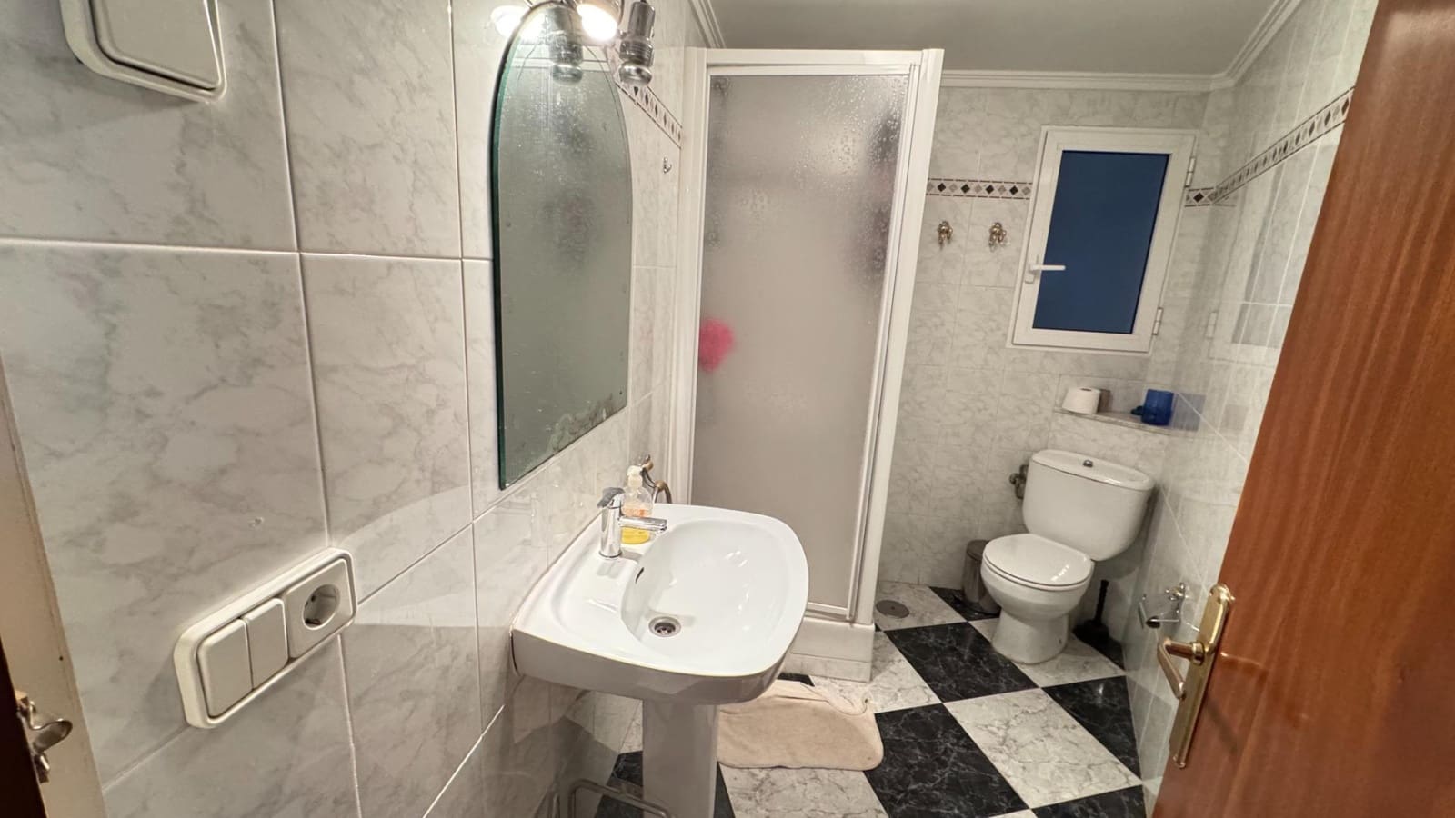 4 makuuhuone Huoneisto vuokrattavana paikassa Alicante kaupunki - 350 € (Ref: 8710687)