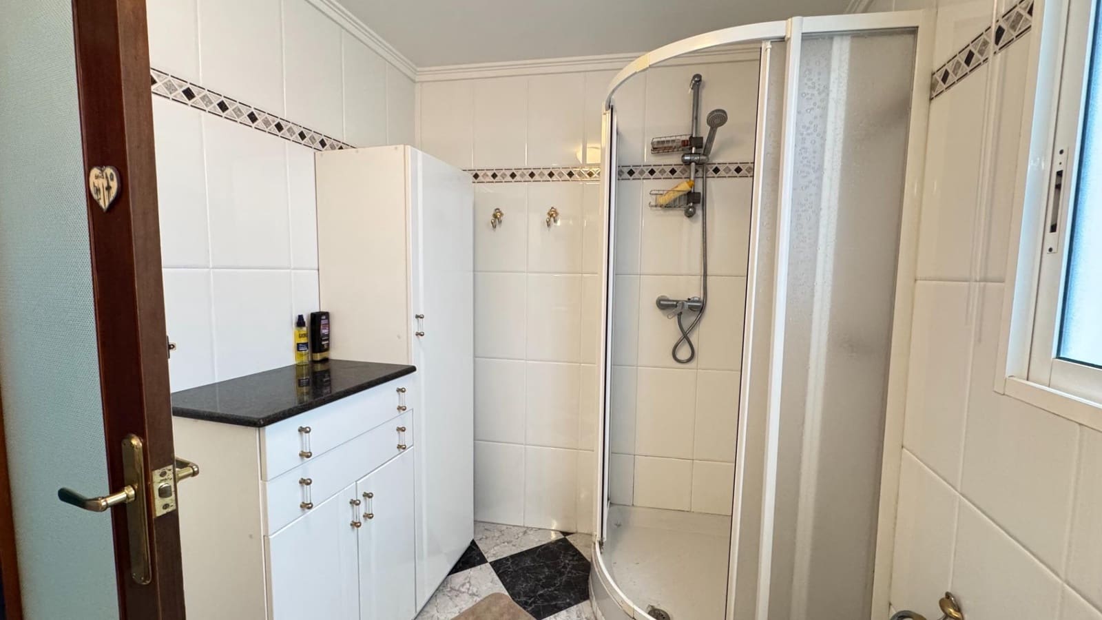 4 makuuhuone Huoneisto vuokrattavana paikassa Alicante kaupunki - 350 € (Ref: 8710687)