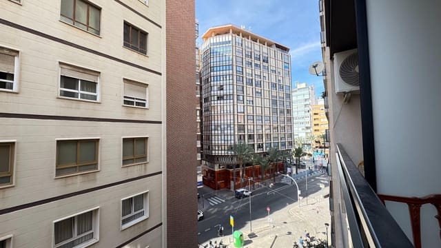 4 makuuhuone Huoneisto vuokrattavana paikassa Alicante kaupunki - 350 € (Ref: 8710687)