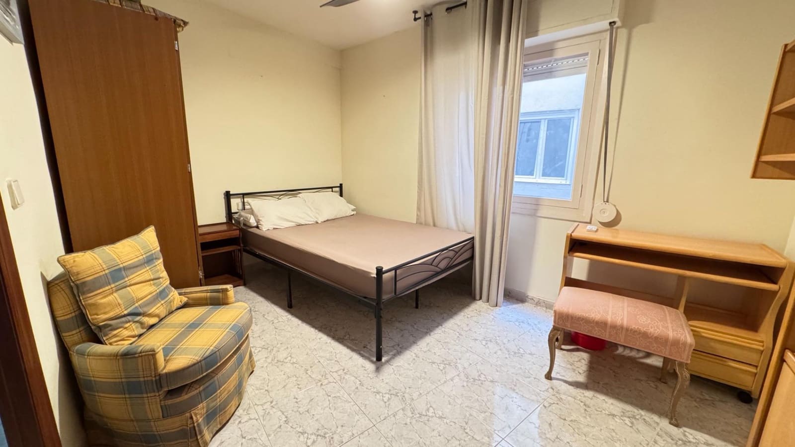 4 makuuhuone Huoneisto vuokrattavana paikassa Alicante kaupunki - 350 € (Ref: 8710687)